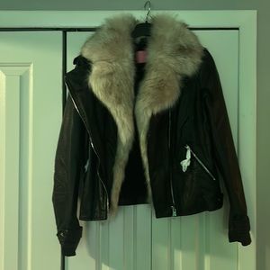 NWT, Akira jacket/ faux fur, size large (fits like a m) black. Retails 69
